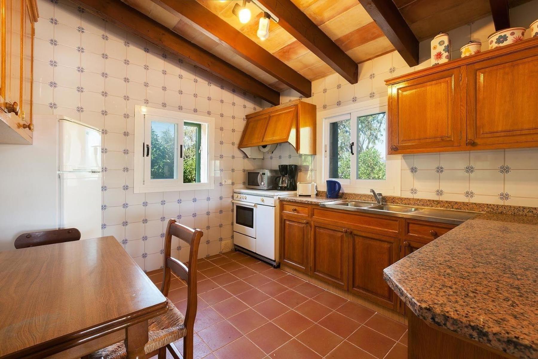 Ferienhaus Helles Haus Fuer 6 Personen Mit Pool Und Klimaanlage 500 Meter Vom Entfernt
