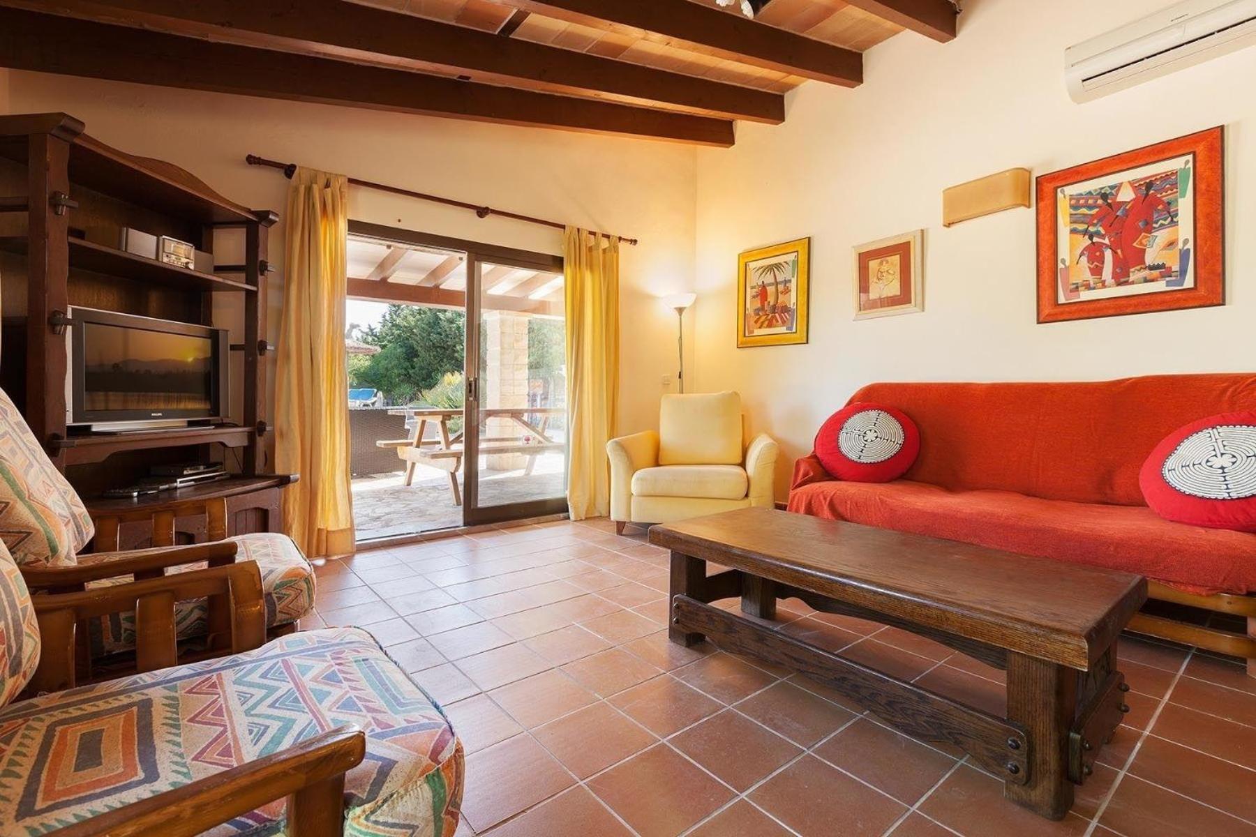 Ferienhaus Helles Haus Fuer 6 Personen Mit Pool Und Klimaanlage 500 Meter Vom Entfernt