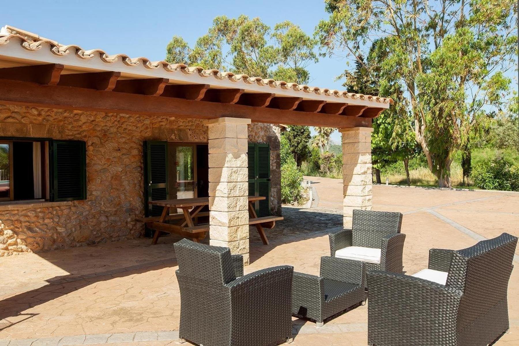 Ferienhaus Helles Haus Fuer 6 Personen Mit Pool Und Klimaanlage 500 Meter Vom Entfernt