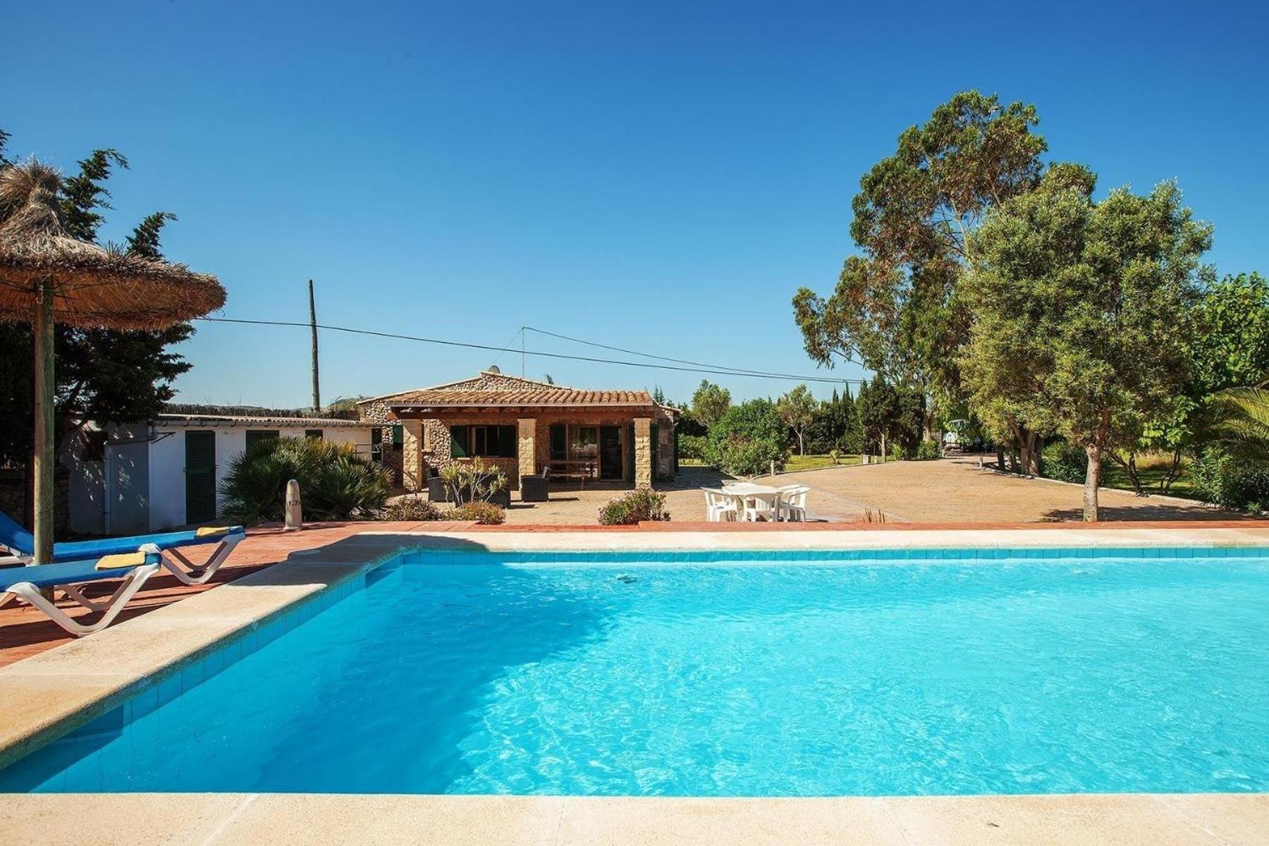 Helles Haus Fuer 6 Personen Mit Pool Und Klimaanlage 500 Meter Vom Entfernt Ferienhaus Pollença